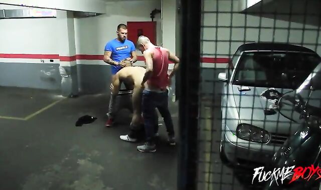 3some In Parking