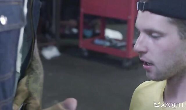 Camper Mechanic Bonks 18 age nubile At Workshop