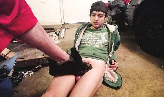 'Paid This stud To Let Me Scent His Soles'