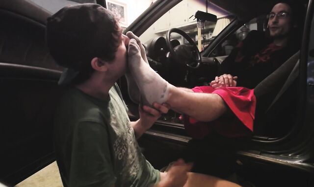 'Paid This stud To Let Me Scent His Soles'