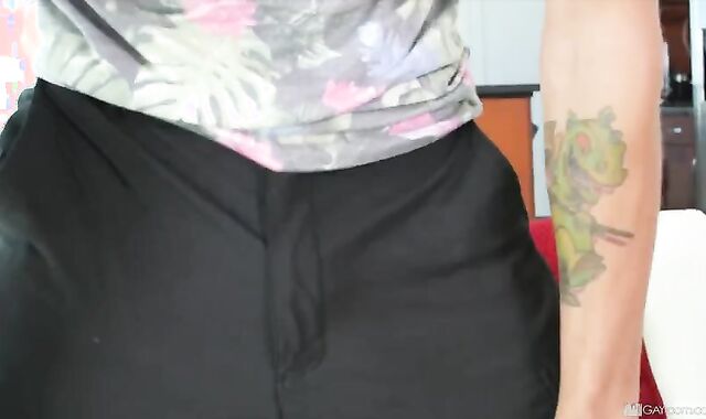 Tino Tries ten Inches