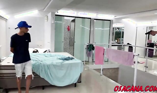 Crimson - A Mulher Fugiu E Ele Comeu O Traficante - Victor Hugo