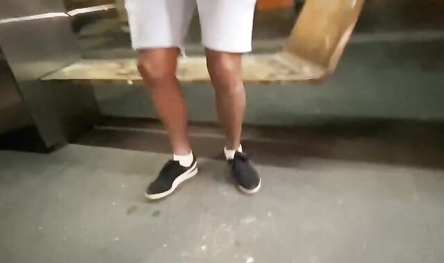 FETICHE, OFERECI DINHEIRO PARA UM CARA