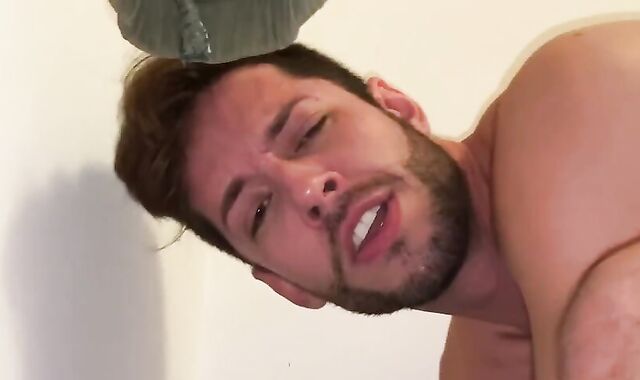 FETICHE, OFERECI DINHEIRO PARA UM CARA