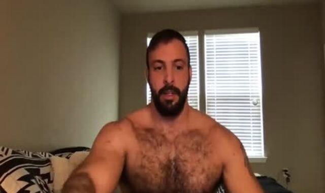 I ENJOY THIS SUPERBE Unshaved Muscle guy