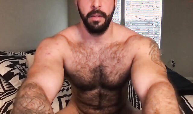 I ENJOY THIS SUPERBE Unshaved Muscle guy