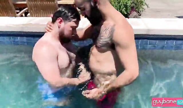 Zaddy bonks Cubby in nature's clothing