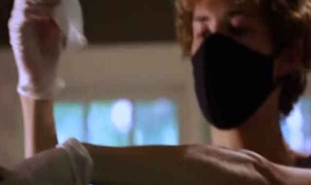 Lips together, six Soles Apart