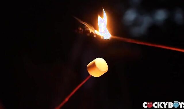 Lips together, six Soles Apart