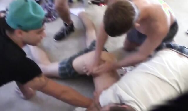 FX105A Hold His wazoo Down