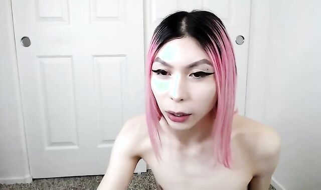 oriental Femboy On webcam