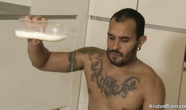 Got Milk ? Fetish With Milk