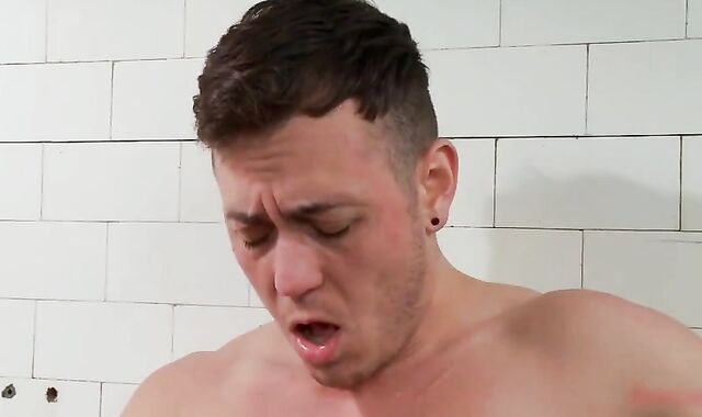 crew-nailed In both  gap - ?