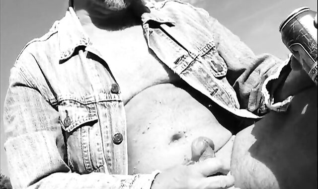 Exhibitionist humongous O