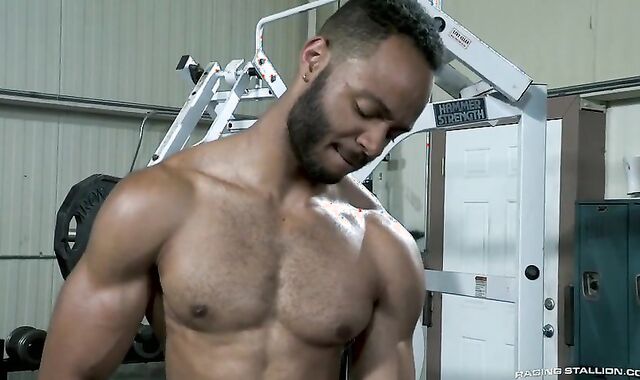 Outta The Park! – Rooney Marx Barebacks Papi Suave