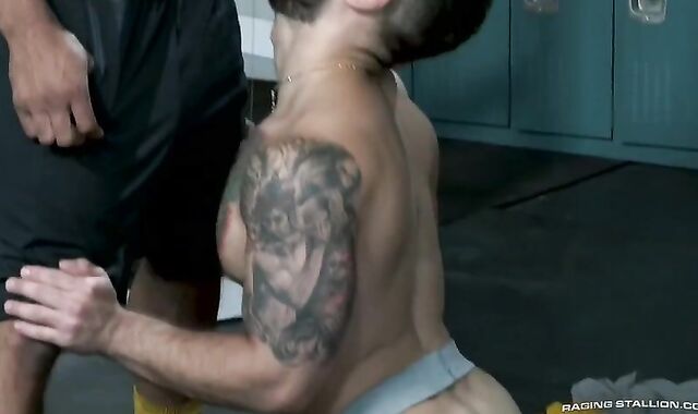 Outta The Park! – Rooney Marx Barebacks Papi Suave