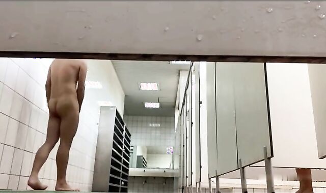 公眾泳池淋浴間