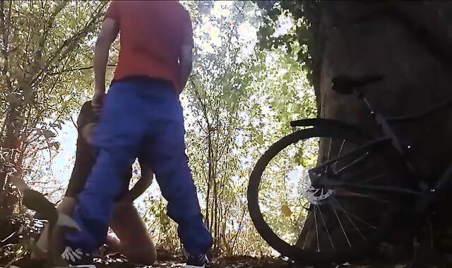 Je Suce Et Me Fait Enculer Dehors