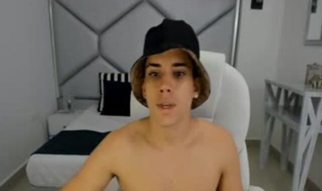 twunk Makes His First-Ever Time On A Sexcam