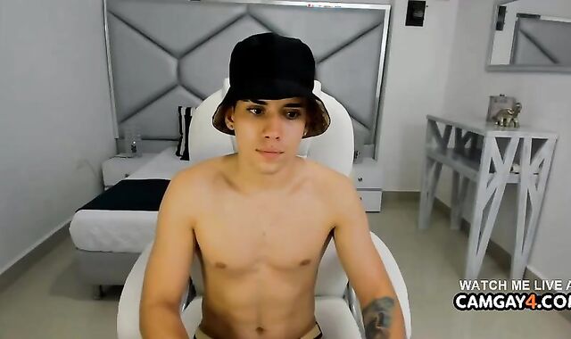 twunk Makes His First-Ever Time On A Sexcam