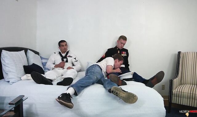 Military trio Way str8