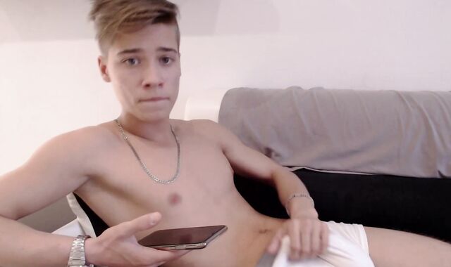 MMMHHH WHAT A horny twunk!!! SUPAH filthy!!!