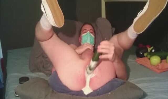 twink Sticks His White-Hot booty