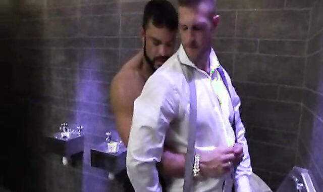 In The shower - Rogan Richards bonks Paul Wagner