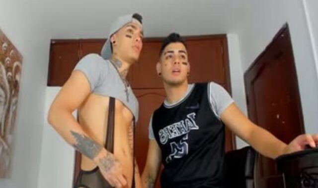 2 nubiles tuck In Live