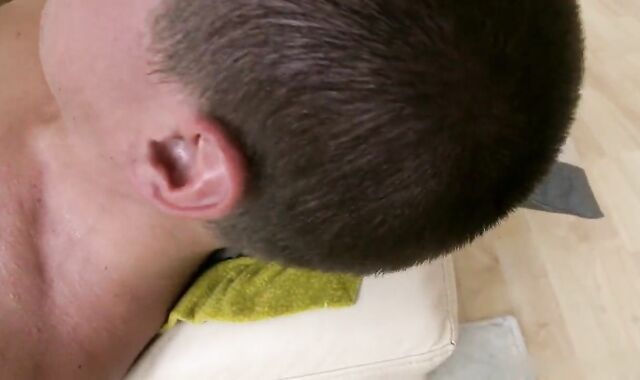 Jaden luvs dark-hued ten-Pounder