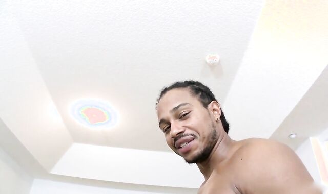 Jaden luvs dark-hued ten-Pounder