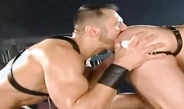 2 LEATHER gay Muscle