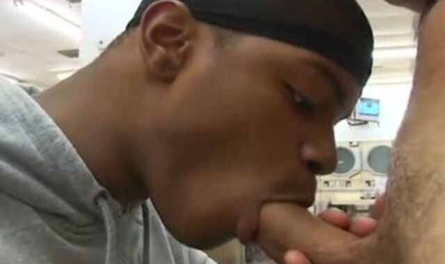 Inwards A Laundromat pulverizing A Thug