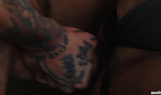 Hotel nude - Bo Sinn & Romeo Davis Yankee Gig