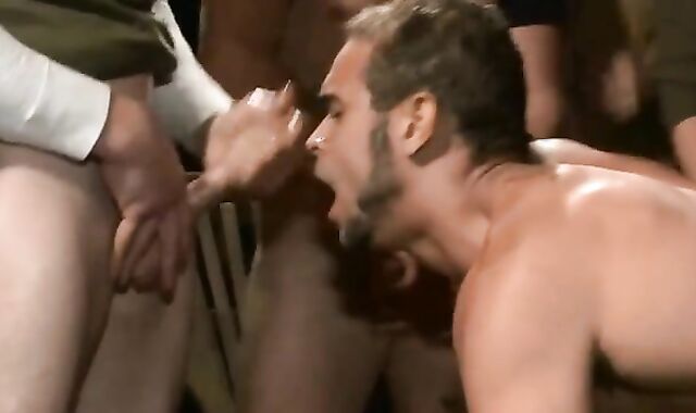 s/m No One Can Here u screech