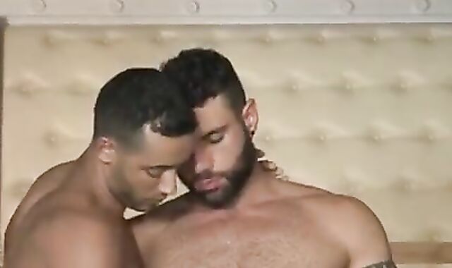 Muscle fellows DOUBLE PENETRATION without a condom threesome