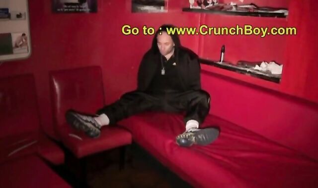 Rock-Hard Internal Cumshot Sneaker Monter Weenie Fag in Paris