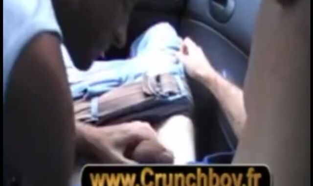 Je Suce La Grosse Sting De Mon Pote Rebeu Dans SA Voiture