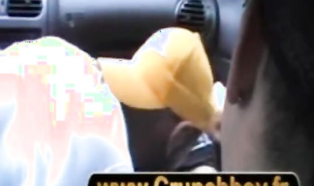 Je Suce La Grosse Sting De Mon Pote Rebeu Dans SA Voiture