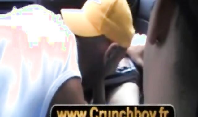 Je Suce La Grosse Sting De Mon Pote Rebeu Dans SA Voiture