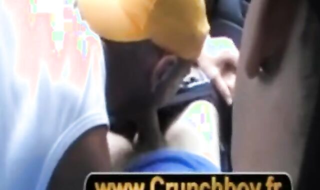 Je Suce La Grosse Sting De Mon Pote Rebeu Dans SA Voiture