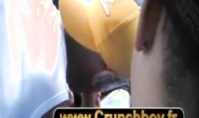 Je Suce La Grosse Sting De Mon Pote Rebeu Dans SA Voiture