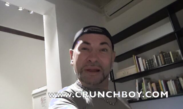 Bel Gay-For-Pay Viril et Barbu Accepte De Sucer et Se Faire Baiser Par un Father