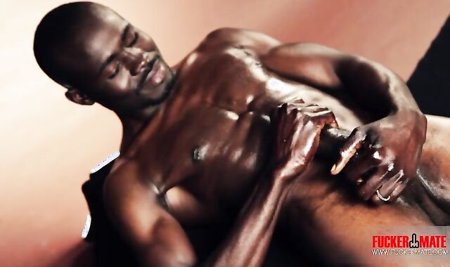 dark-hued stud Solo With Mega ten-Pounder