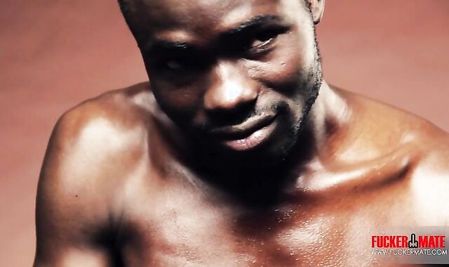 dark-hued stud Solo With Mega ten-Pounder