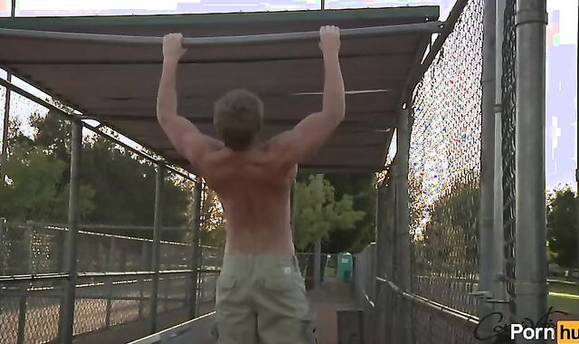 2 super-sexy Blondes