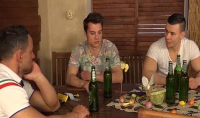 five mates humid Easter fap off Soiree