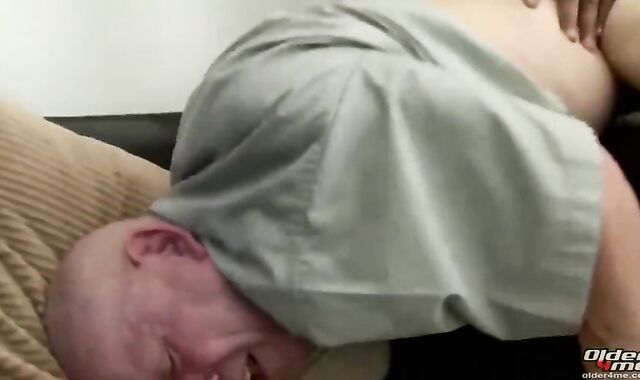 Cole penetrates Rob humid