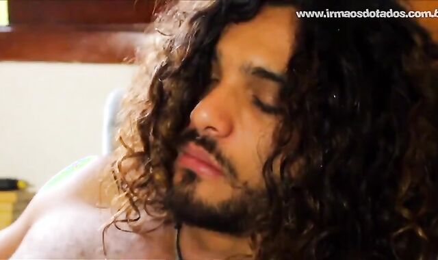 IRMÃOS DOTADOS - O TIO GOSTOSO - condom-free