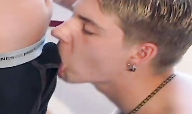 black-haired teenager receives His ten-Pounder Gargled By another chap